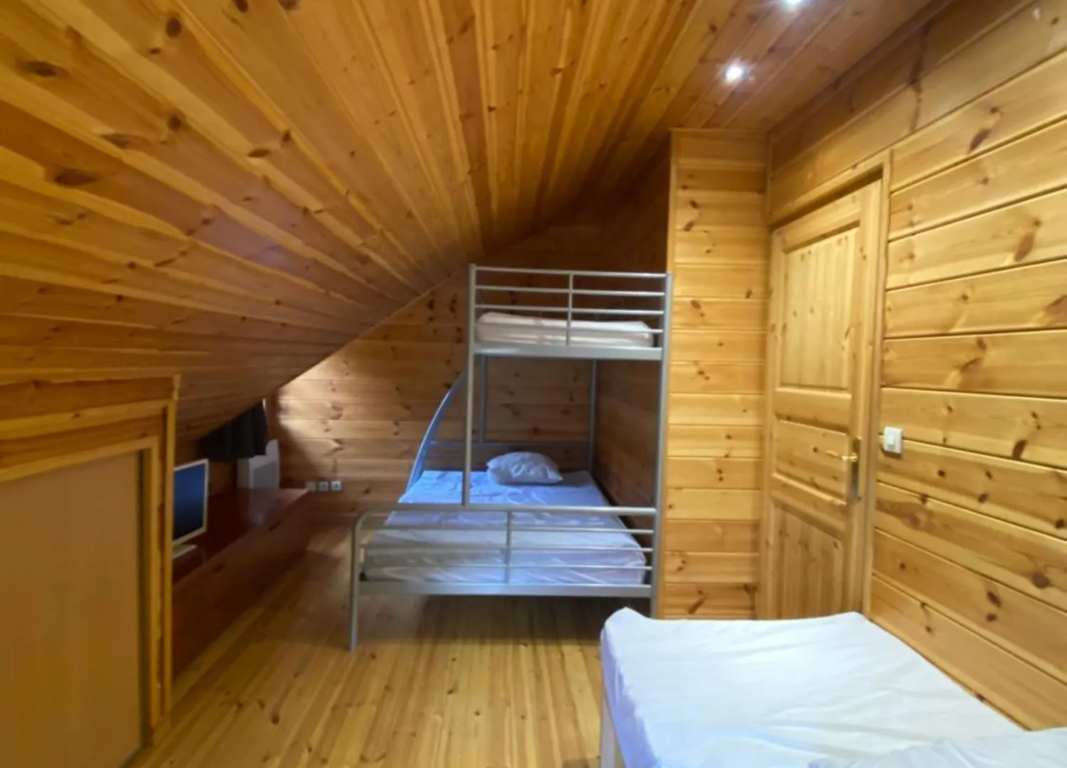 Chalet Chaleureux L'Hospitalet Pres L'Andorre .  LʼHospitalet-près-lʼAndorre